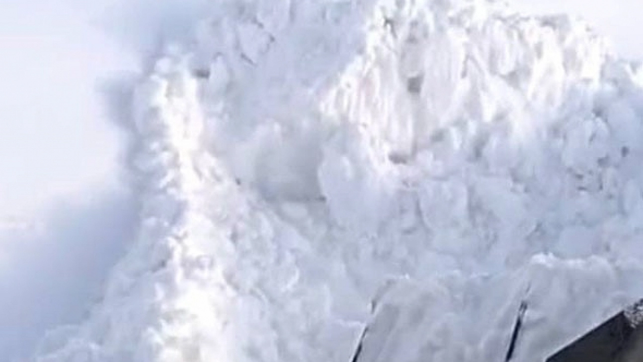 1,5 metrelik kar altında yol açma mücadelesi