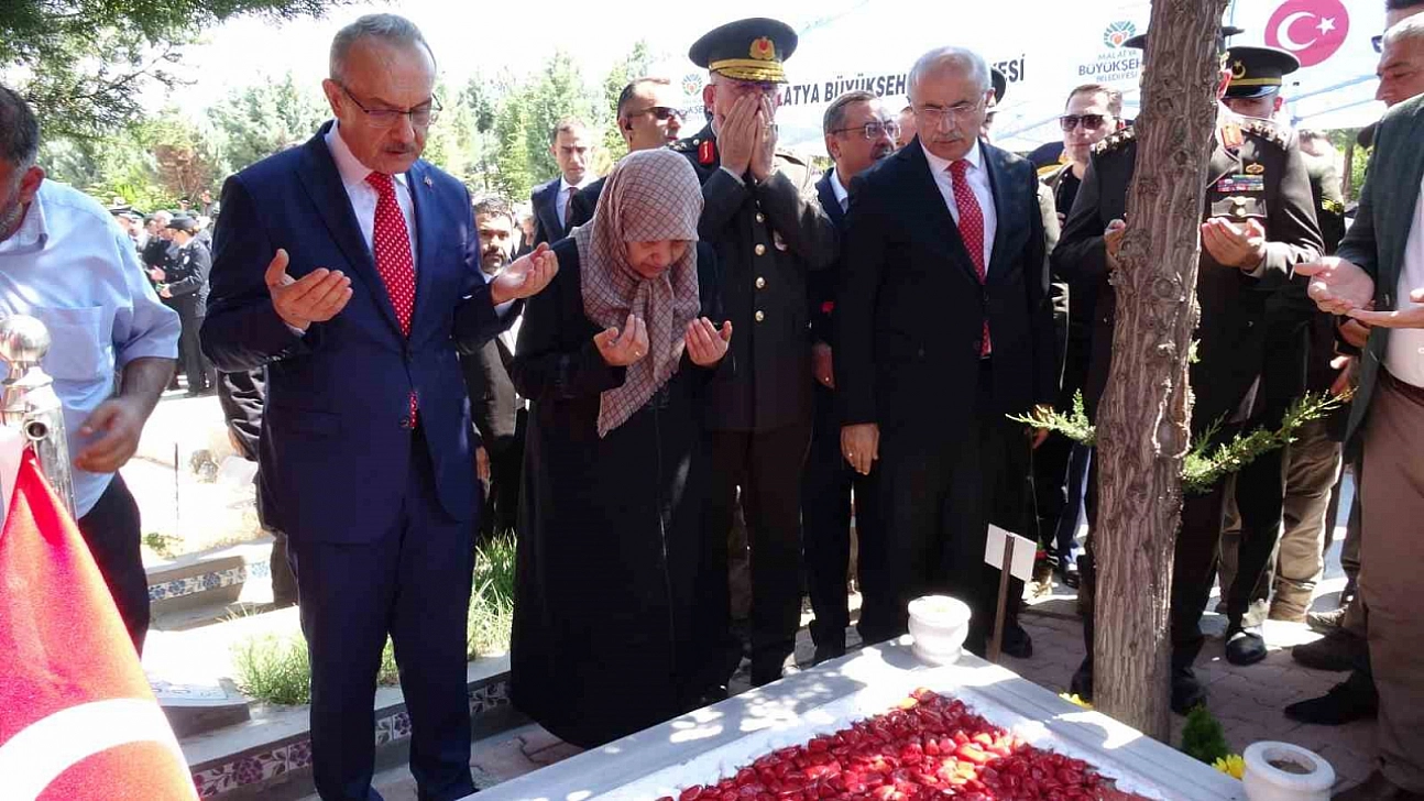 Malatya'da kahramanlar unutulmadı: 15 Temmuz şehitleri dualarla yad edildi