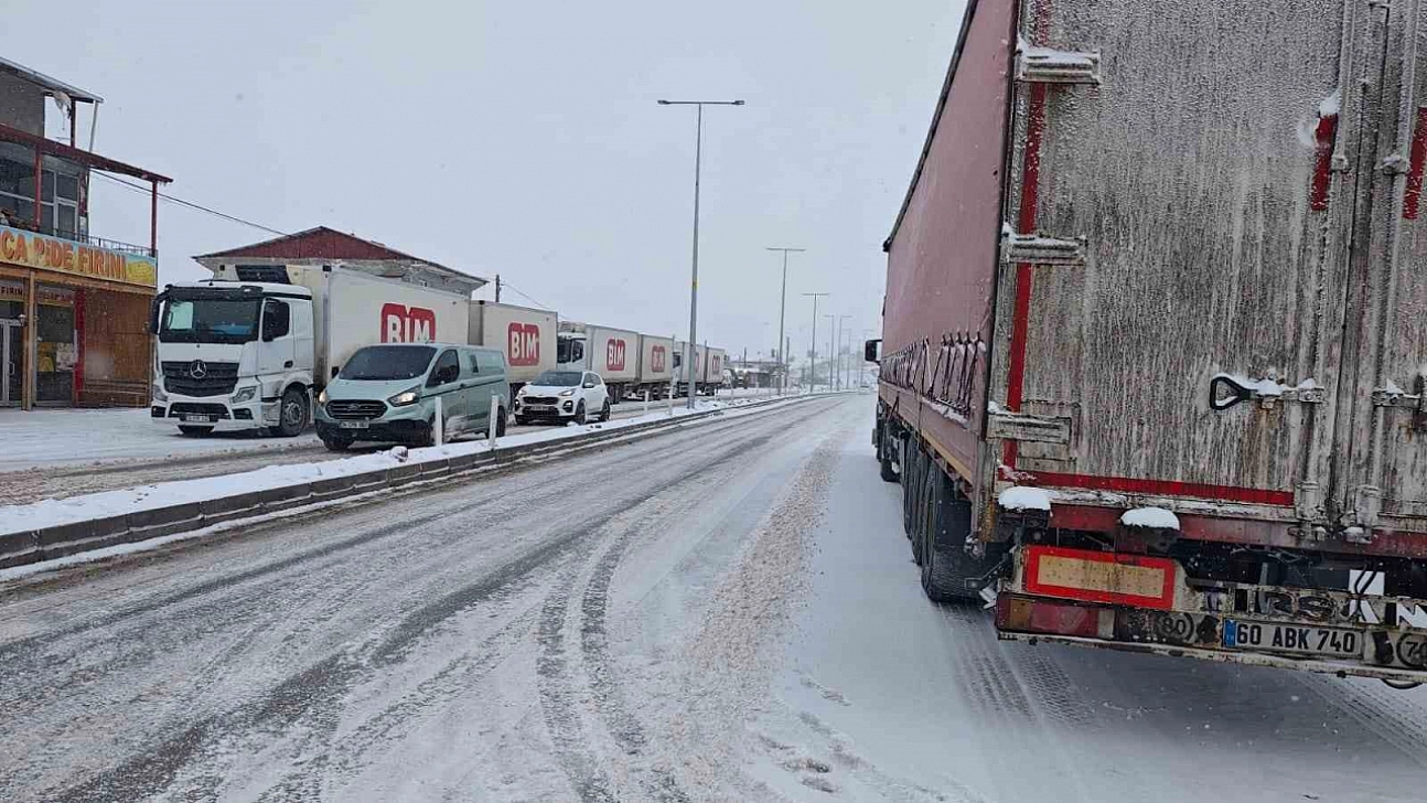 Malatya-Kayseri karayolunda ağır tonajlı araçların geçişine izin yok!