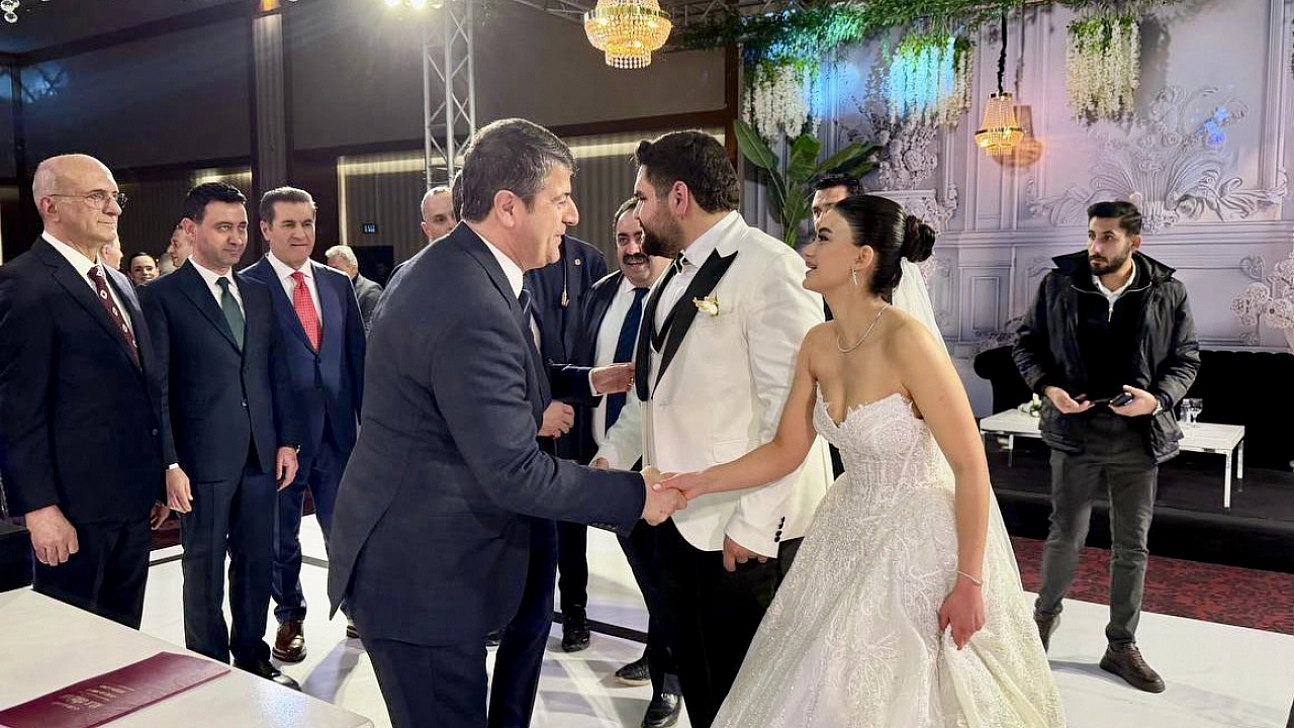 Malatya'da sürpriz konuk: Özgür Özel nikah şahitliği yaptı