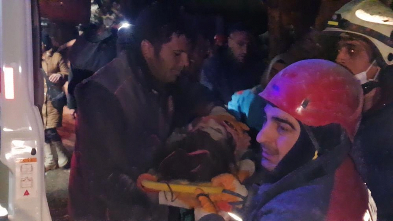 'Kedi sesi sandım'! Malatya'da 40 saat sonra enkazdan sağ çıkarıldı