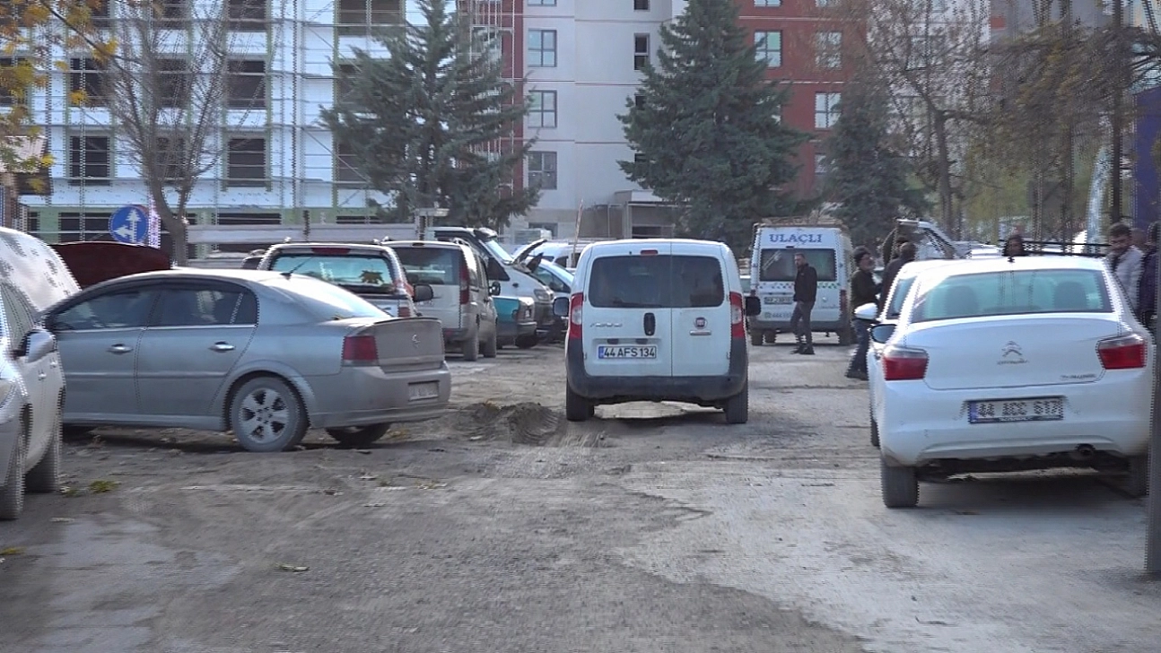 Malatya'da vatandaşlar isyanda! Altyapı tamam, yol hala çamur içinde