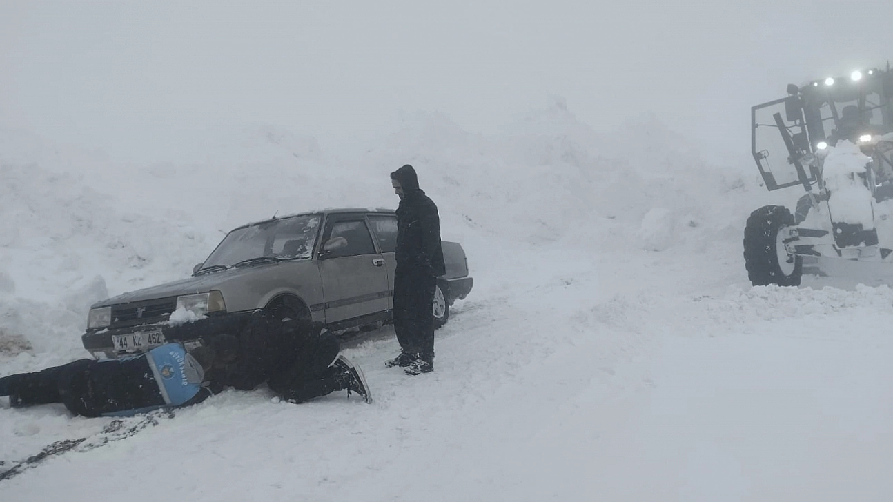 Malatya'da yoğun kar mesaisi: 10 ilçede çalışmalar sürüyor!
