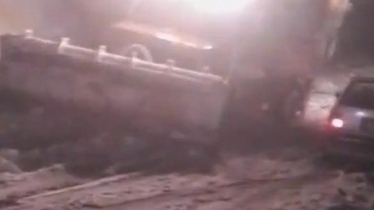 Malatya'da yoğun kar yağışı etkili oldu, çok sayıda araç yolda kaldı