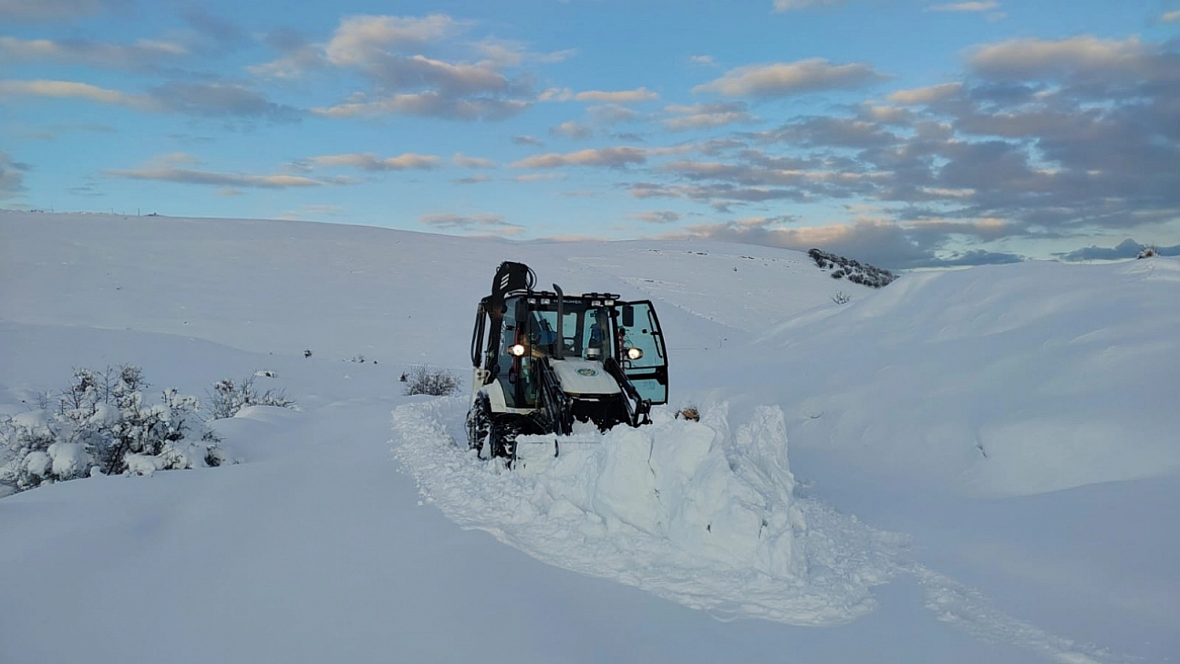 Malatya kar altında! 457 mahalle ile bağlantı kesildi!