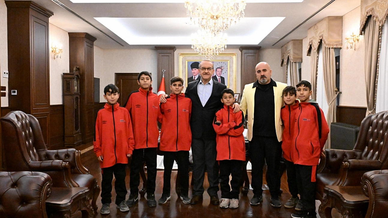 Milli Sporcular Vali Yavuz'u Ziyaret Etti
