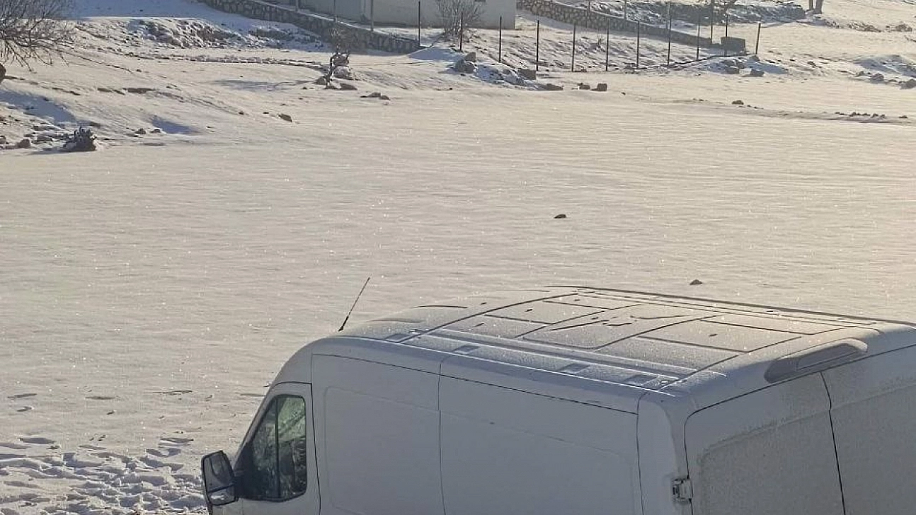 Minibüs şarampole devrildi: 3 yaralı