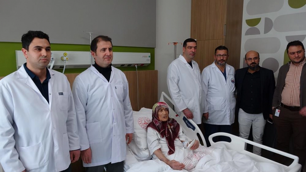 Nefes darlığı şikayetiyle gitti, 4,5 kiloluk kitle çıktı