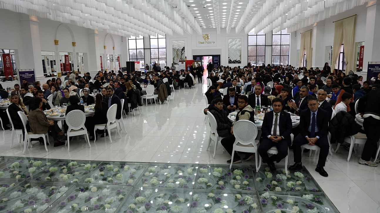 Öğrenciler, meslek sektörleri temsilcileri ile buluştu