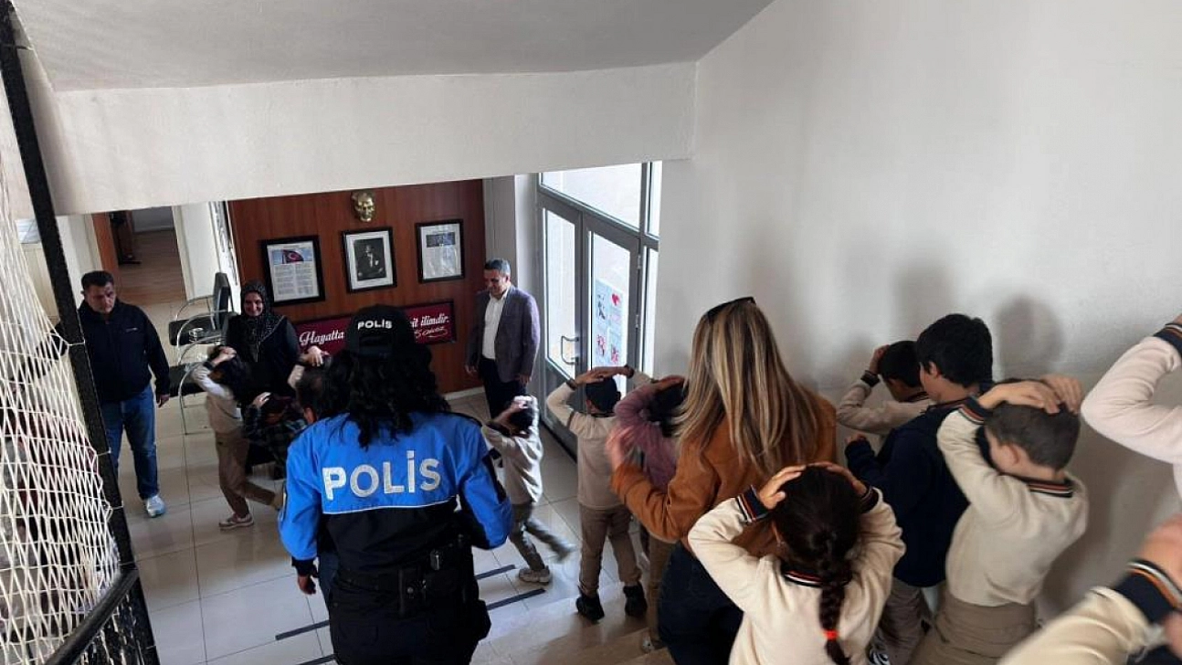 Öğrencilere deprem ve afet bilinci eğitimi verildi