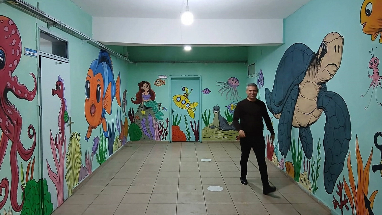 Öğretmenler okulu sanat galerisine dönüştürdü