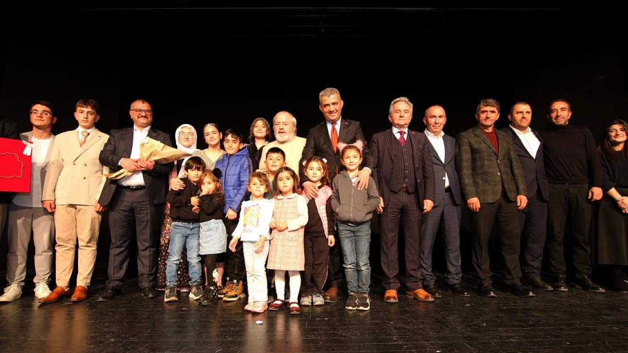 Öğretmenlik tiyatrosu izleyiciyi duygulandırdı