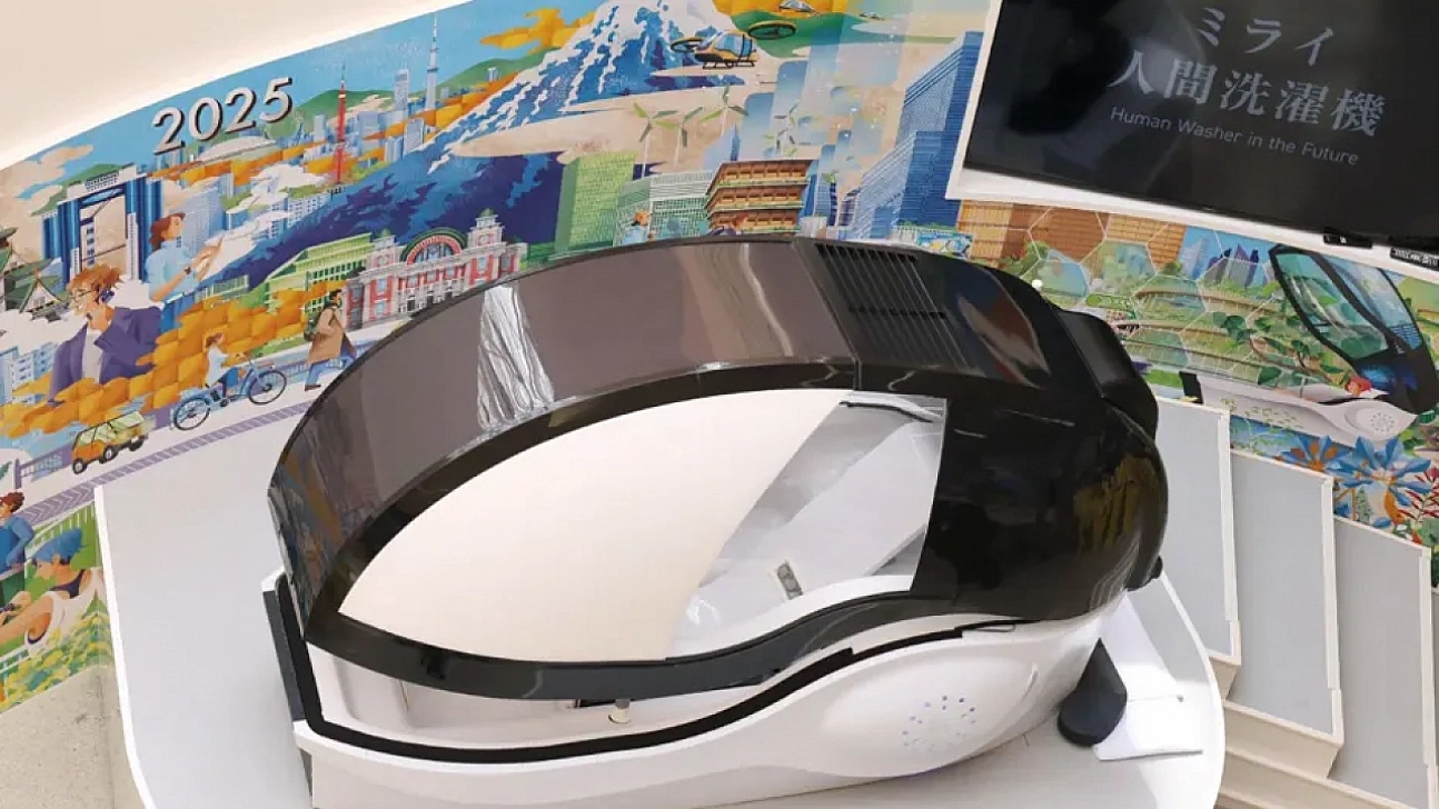 Sadece çamaşırlar değil, insanlar da makinede yıkanacak!