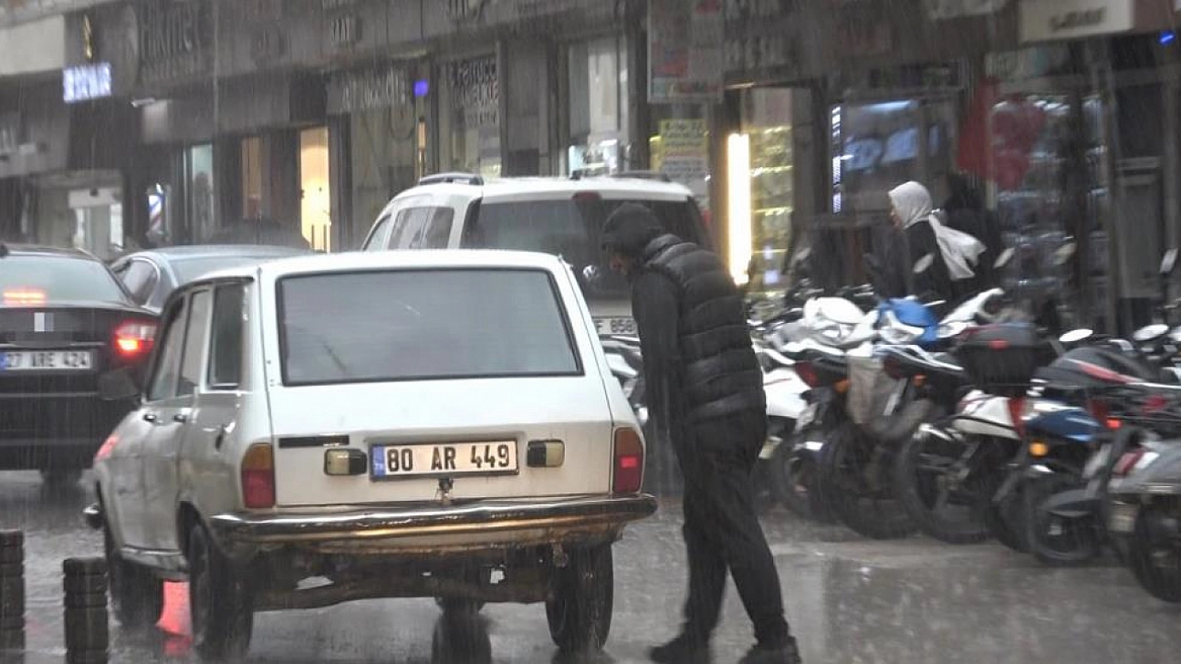 Sağanak yağış etkili oldu