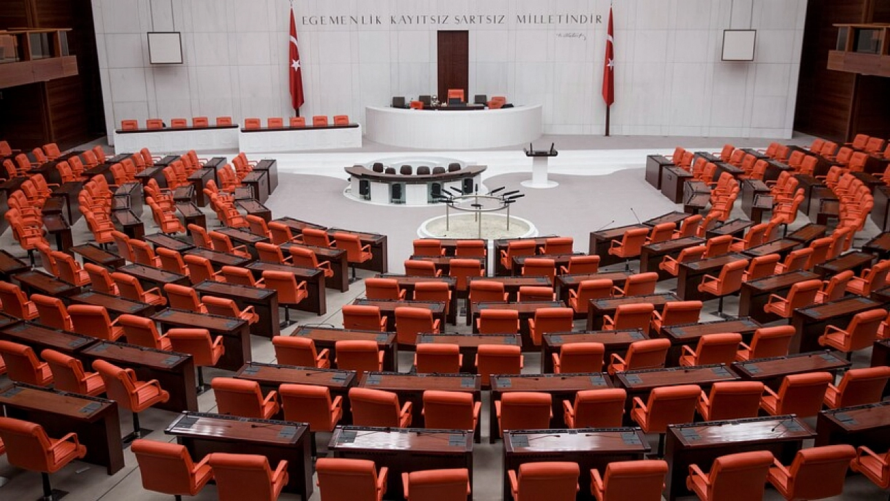 TBMM'de sandalye dağılımı değişti