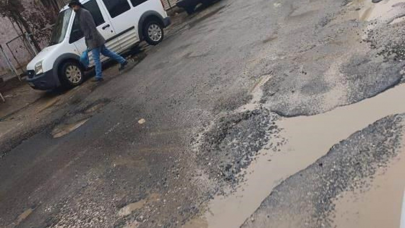 Vatandaşlardan bozuk yol tepkisi