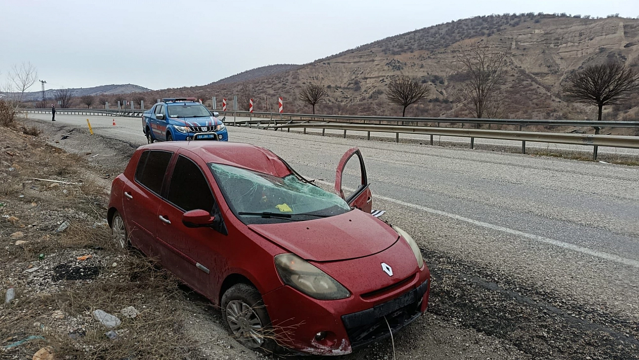 Yağmur Kazaya Neden Oldu: Otomobil Şarampole Devrildi, 1 Yaralı