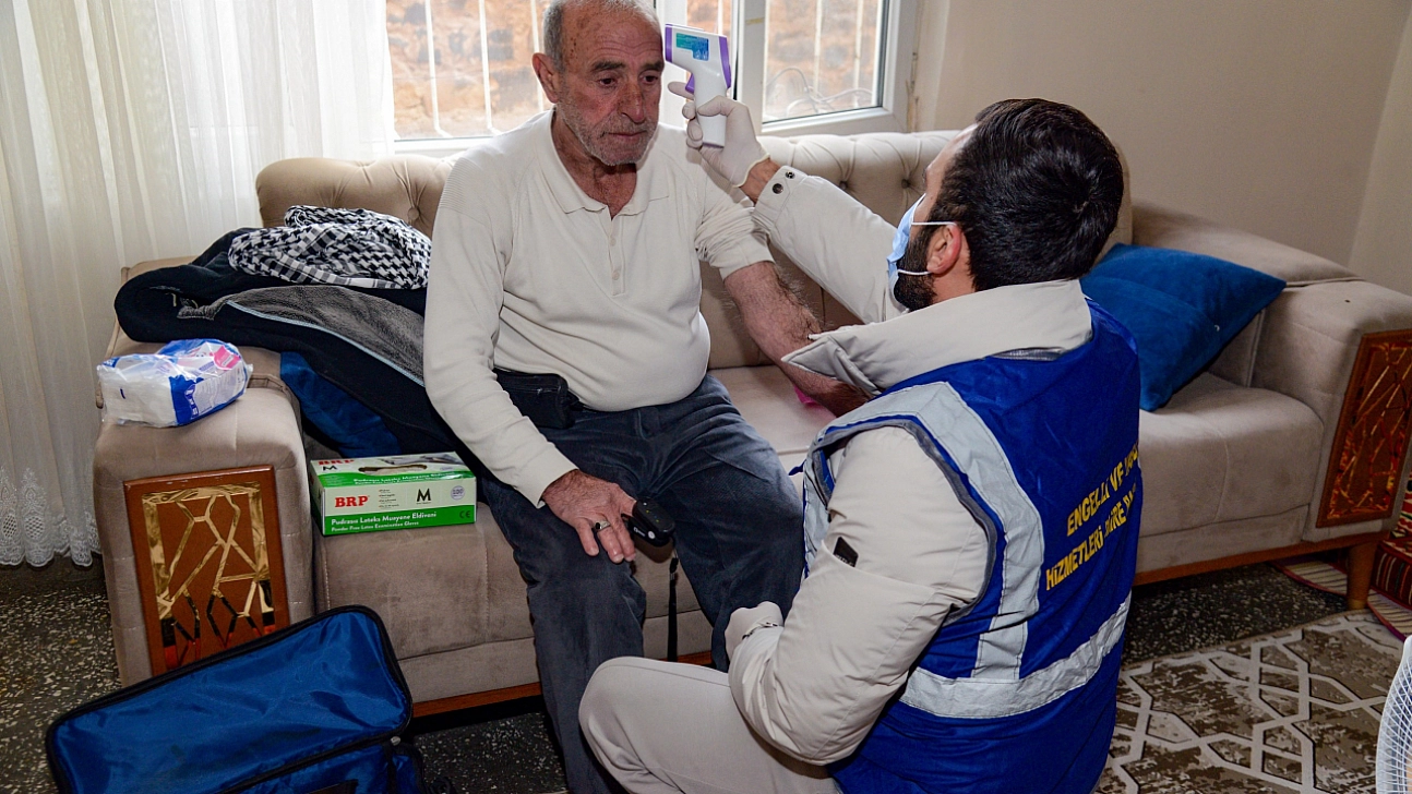 Yaşı ilerlemiş vatandaşlara evde bakım desteği sürüyor