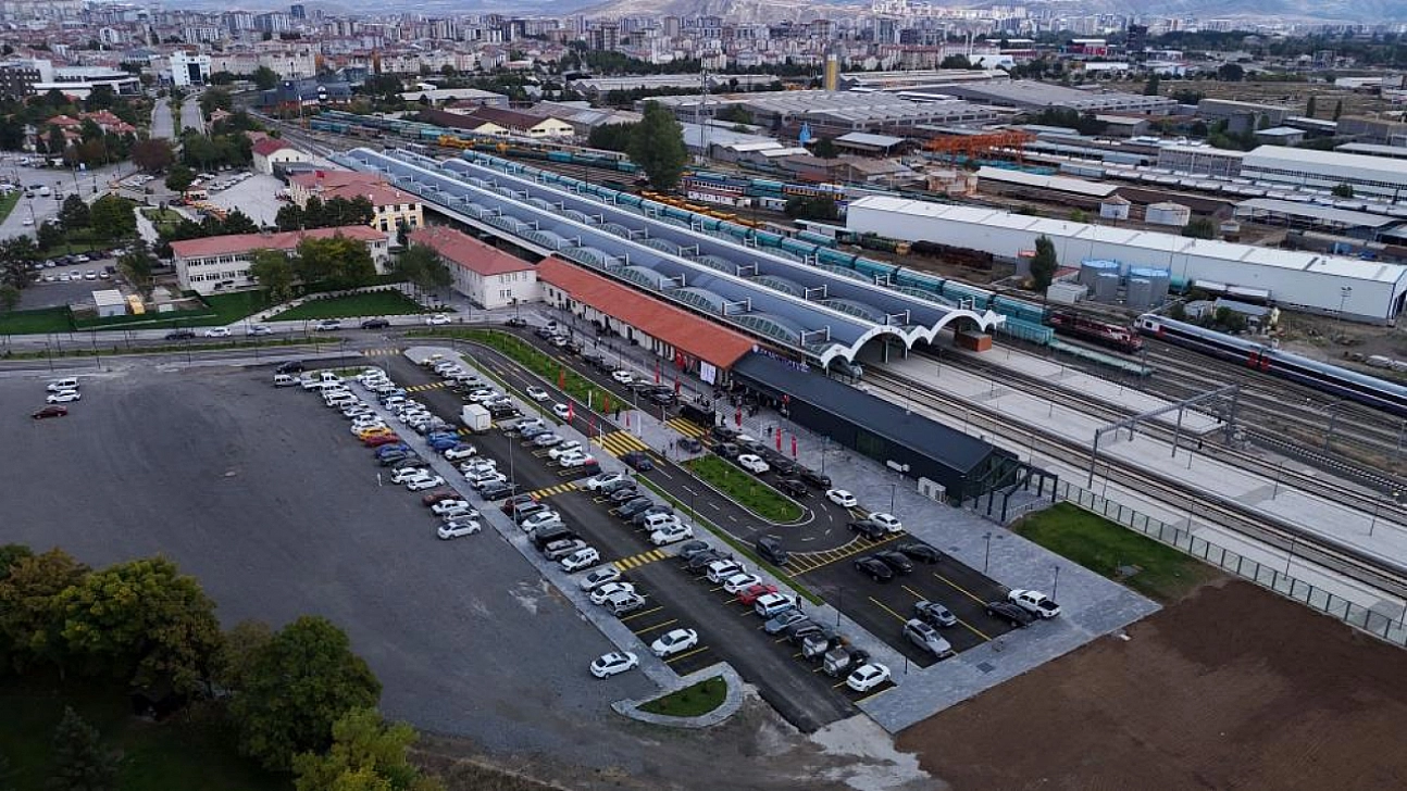 Yeni gar binası törenle hizmete açıldı
