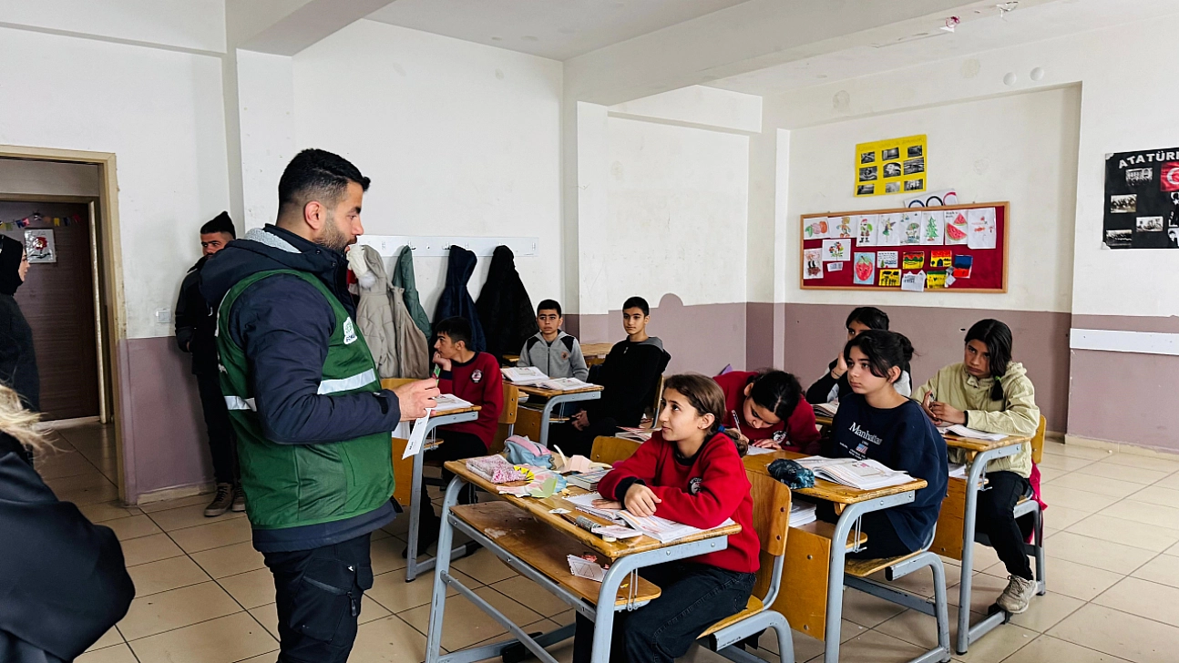 Yeşilay'dan öğrencilere bağımlılıkla mücadele eğitimi