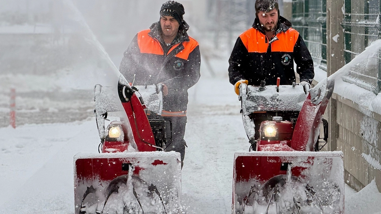 Yeşilyurt'ta kar seferberliği: Ekipler 7-24 sahada!