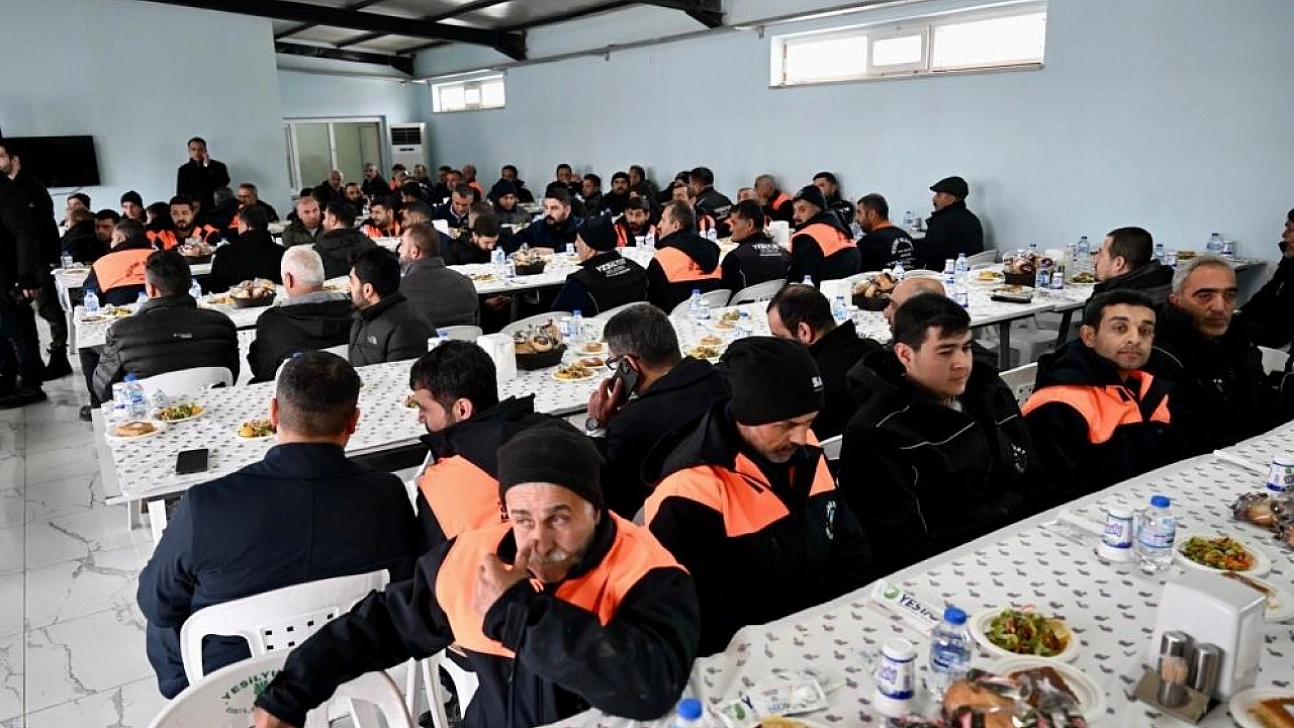 Yeşilyurt tam kadro sahada: 62 araç, 130 personel, 2 bin ton tuz...