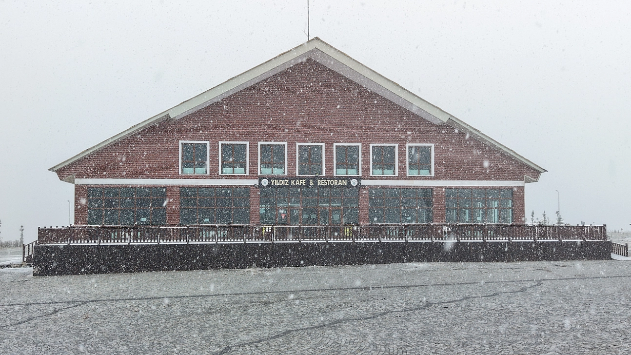 Yüksek kesimler beyaza büründü