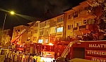 Malatya'da 4 katlı binanın çatısında yangın çıktı