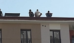 Malatya'da yine maaş krizi: 8 işçi çatıya çıktı!