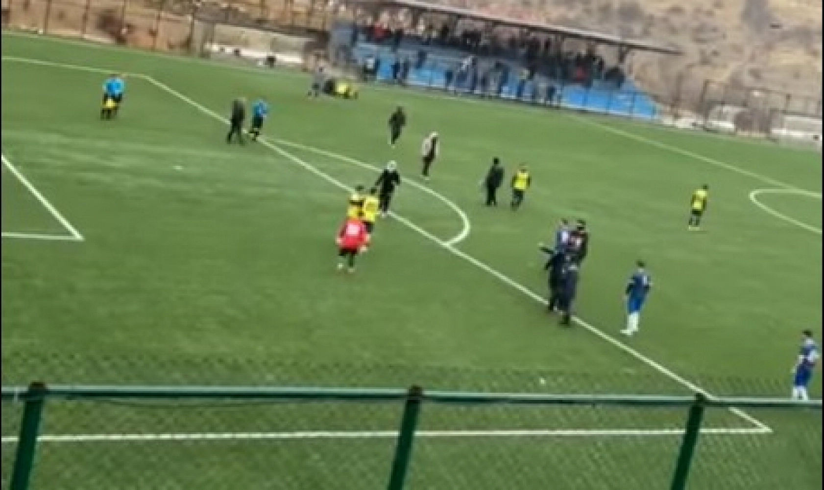 Malatya'da Futbola Kan Bulaştı: Futbolcu Yaralandı, Maç Tatil Edilmedi!