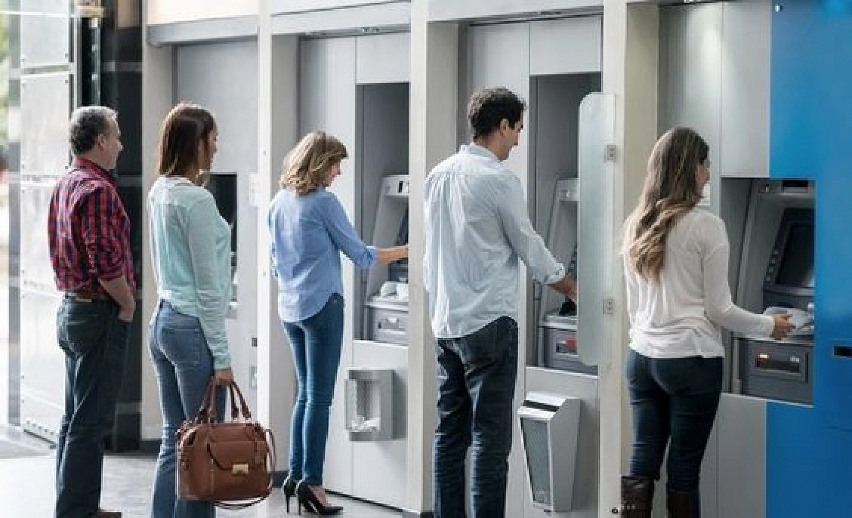 ATM'lerde Yeni Düzenleme: Şifreler Tarih Oluyor!