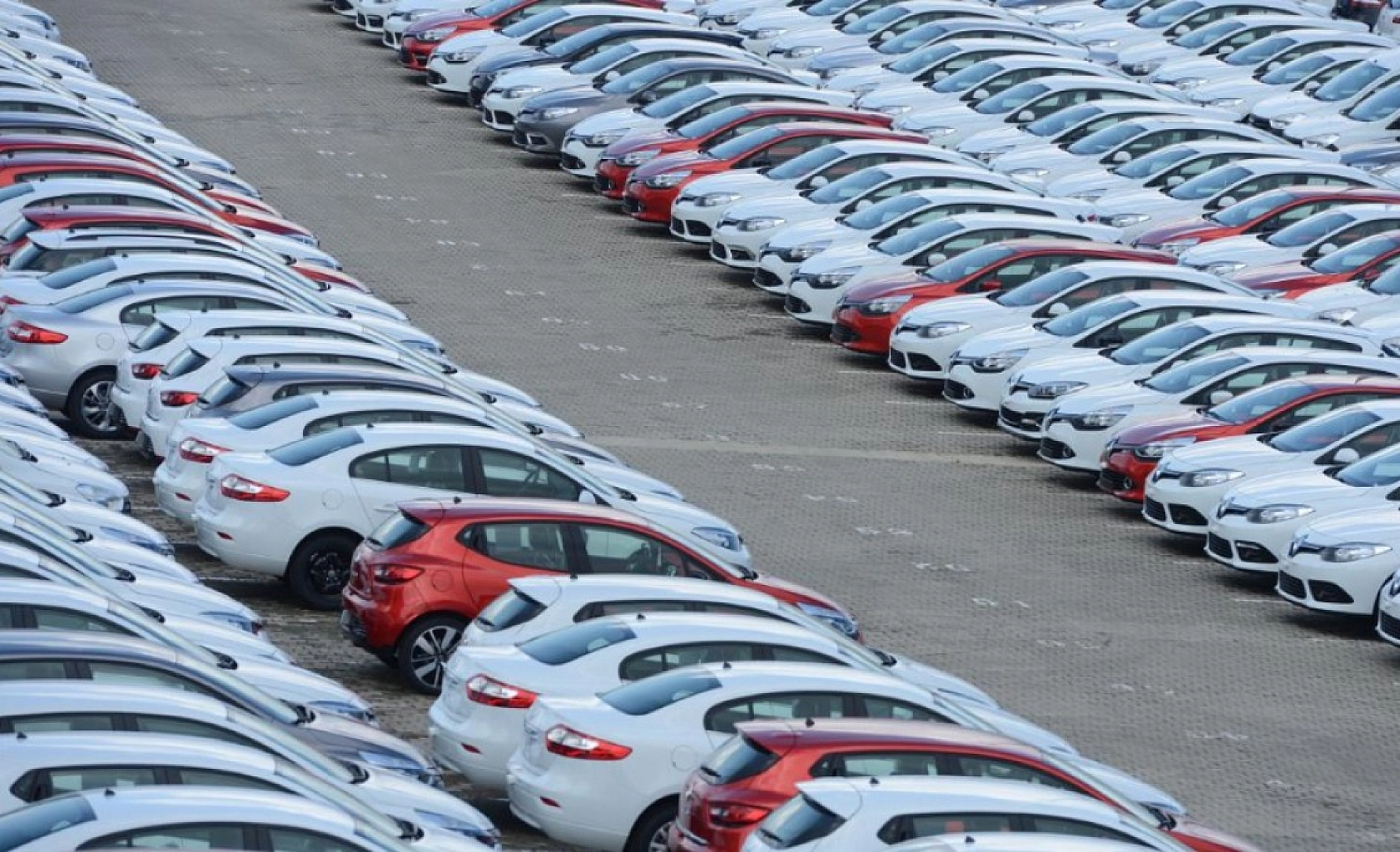 Vatandaşların Tercihi Değişmedi: Peki, Otomobilde Hangi Renkler Ön Plana Çıktı? İşte Detaylar…