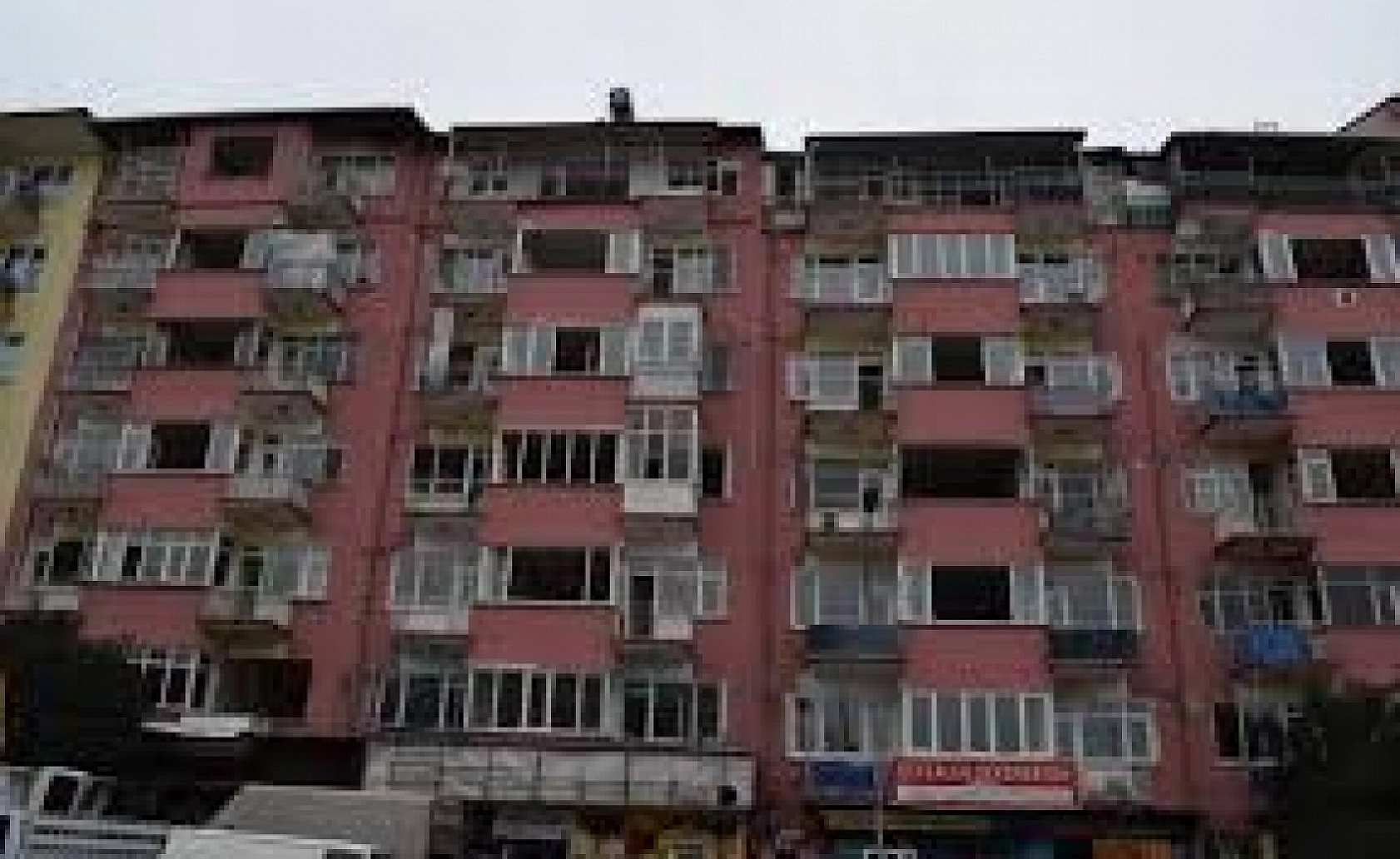 Ağır hasarlı binalar suç merkezine dönüyor!