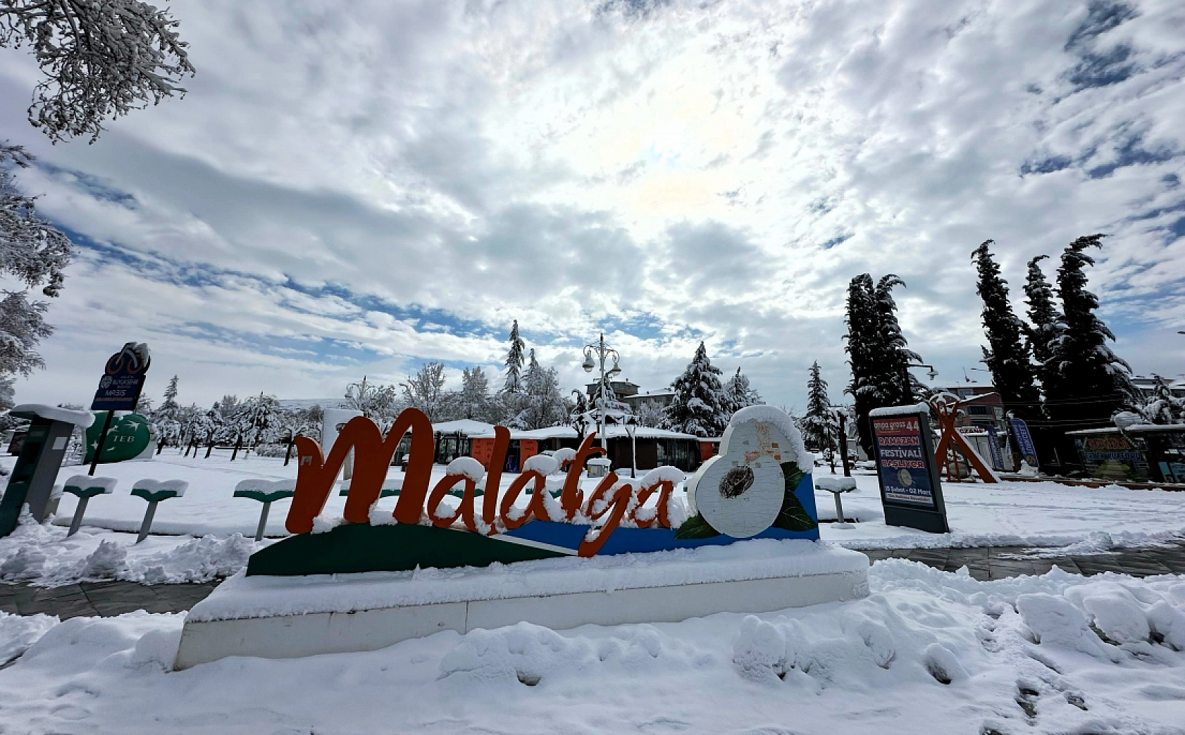 Malatya'da Kar Büyüledi: Kartpostallık Görüntüler Havadan Kaydedildi!