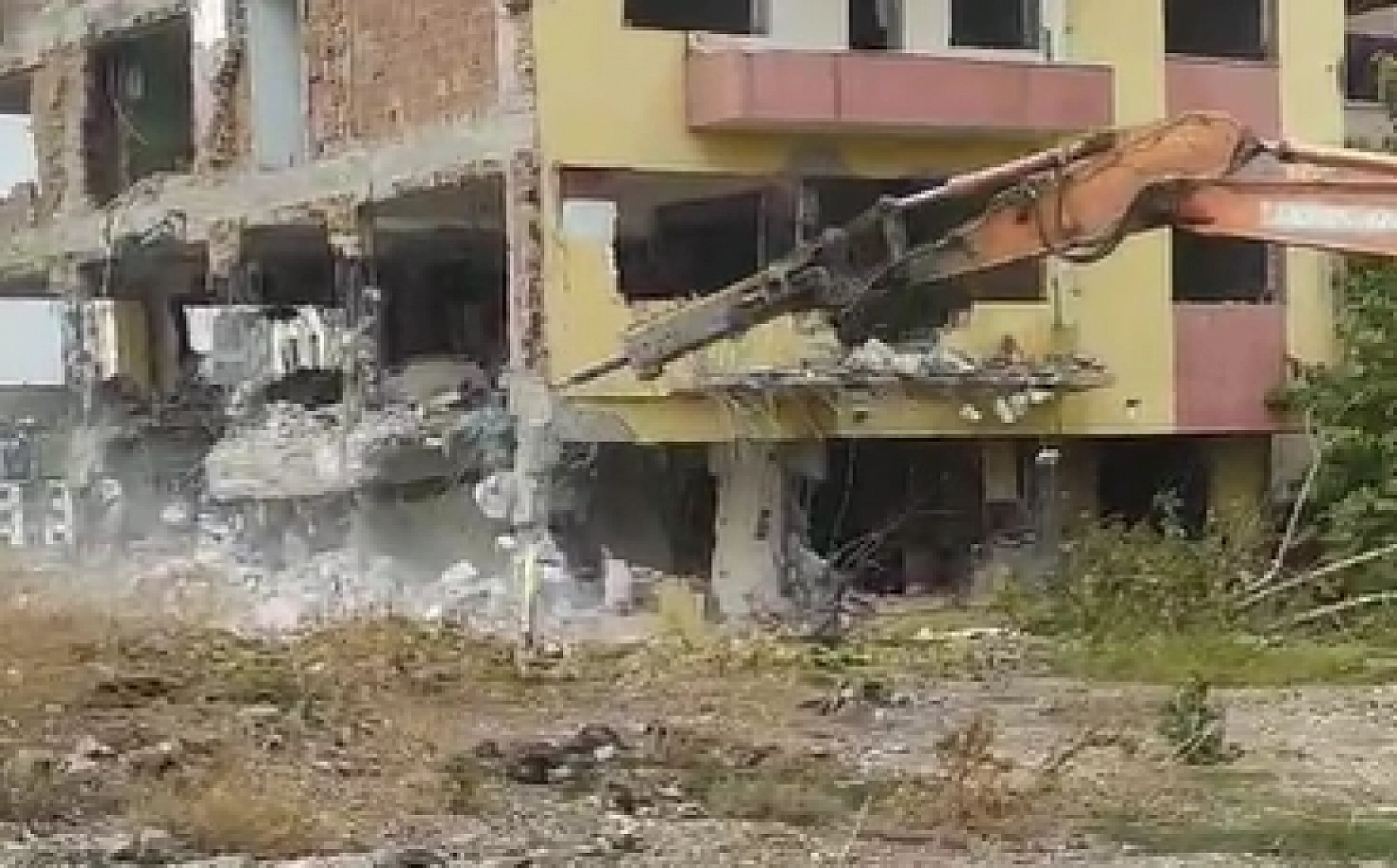 Malatya'da O Mahallede Değişim Başlıyor! İlk Yıkım Tamamlandı...