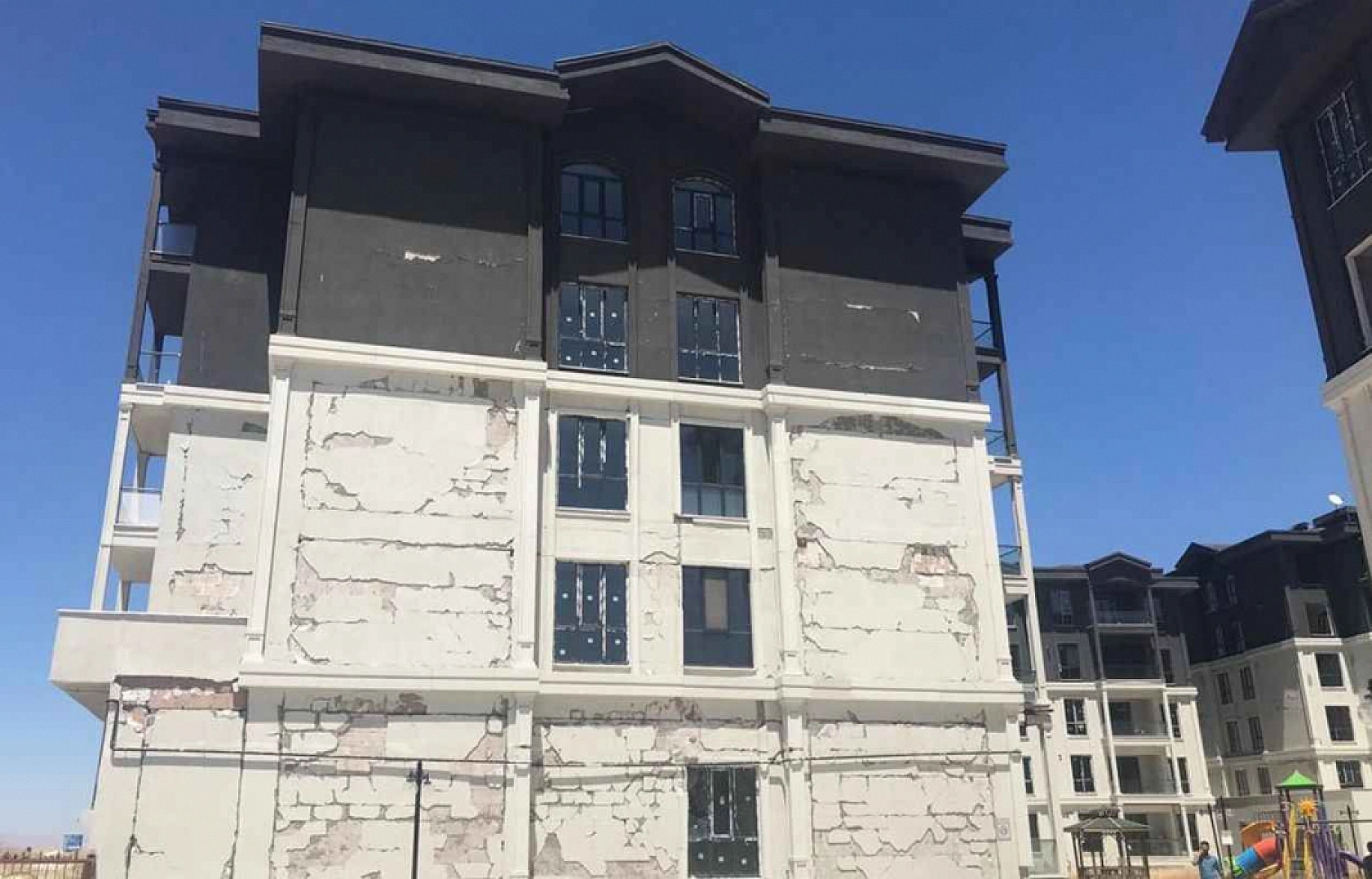 7 bloktan 4'ü ağır hasarlı: Malatya'da depreme dayanıklı denilen konutlar için yıkım kararı