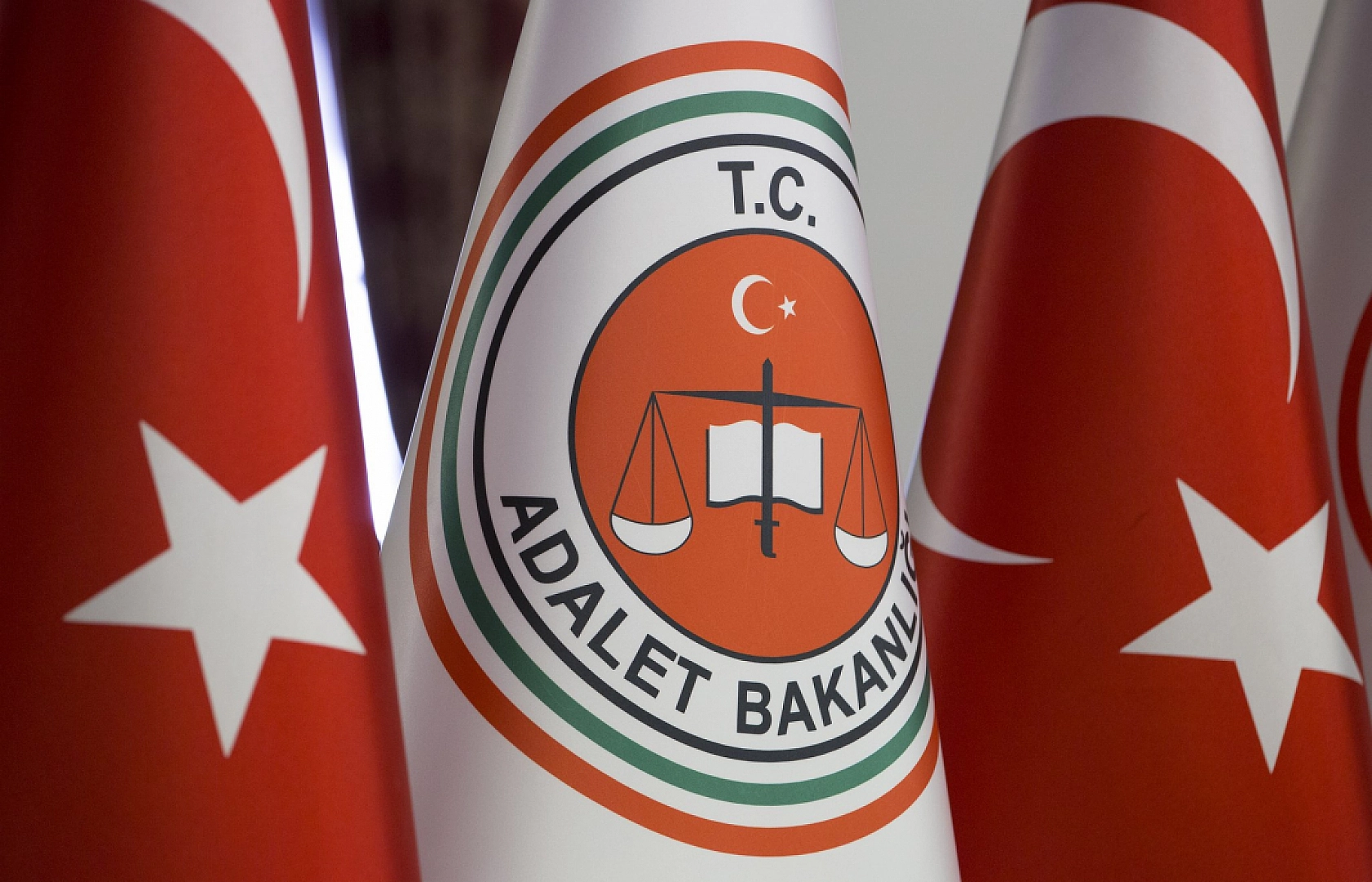 Adalet Bakanlığı 20 Bin Personel Alımı Yapacak: Kadro Detayları ve Şartlar Belli Oldu
