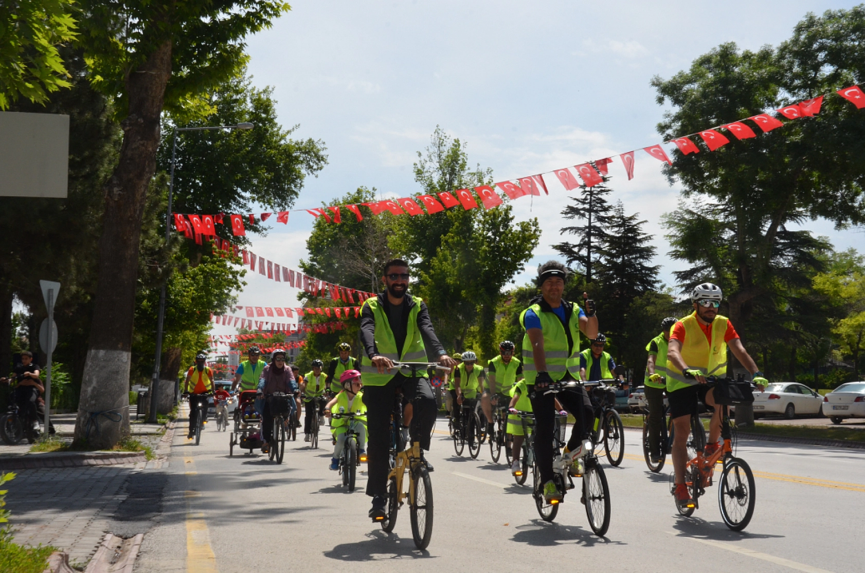 Malatya'da Yeşilay Turu için 7'den 70'e herkes pedal çevirdi