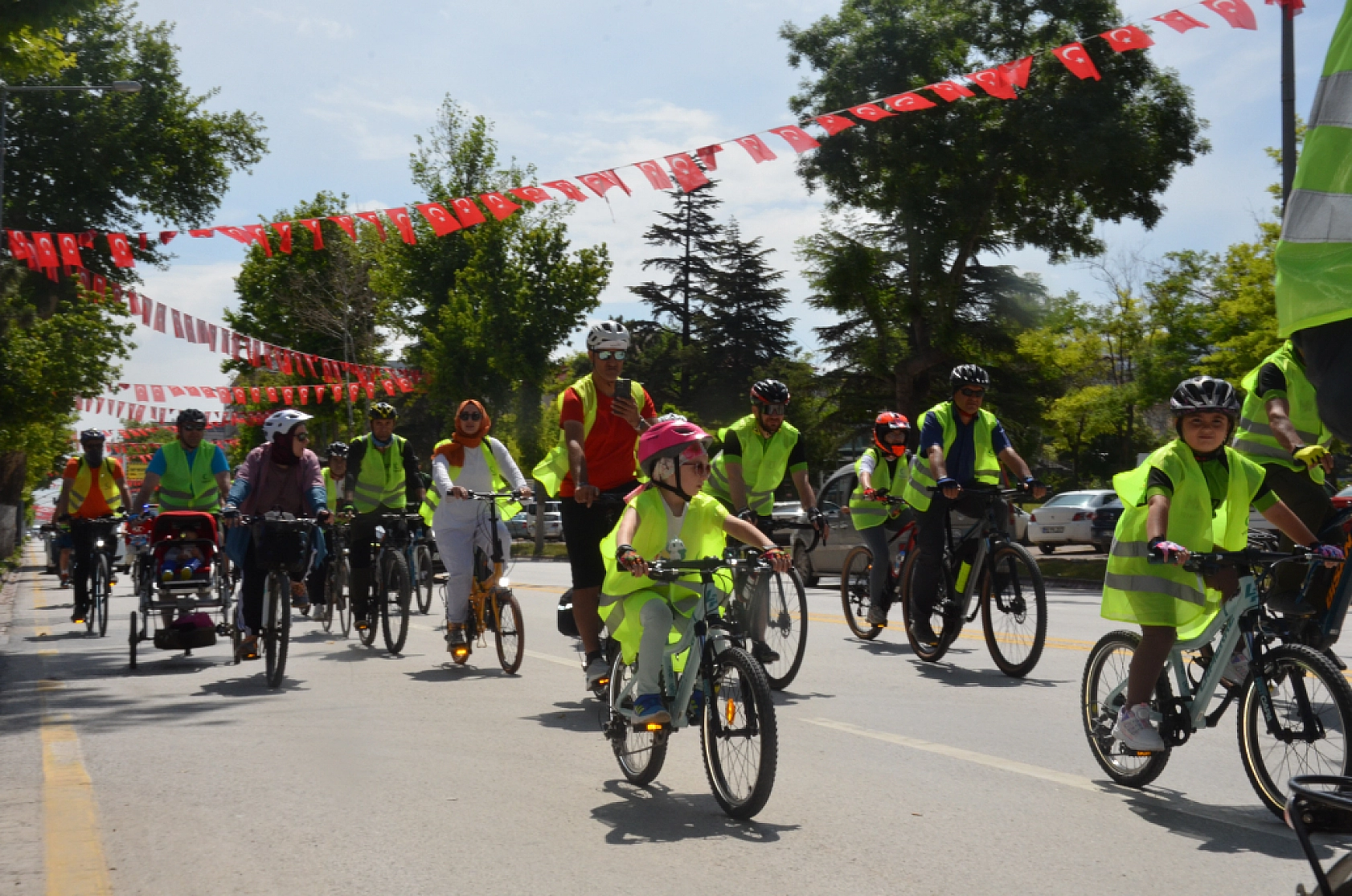 Malatya'da Yeşilay Turu için 7'den 70'e herkes pedal çevirdi