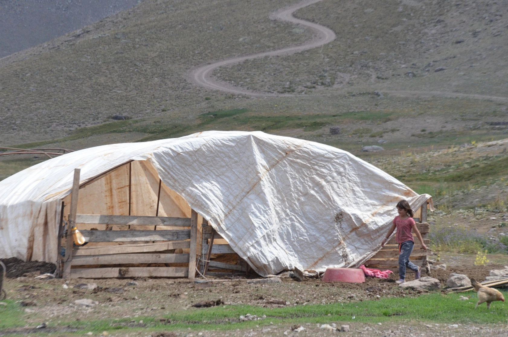 Malatya'da Bürücek Yaylası'nda Üreticiler Zor Durumda..! İmkansızlığa Rağmen Üretim Yapıyorlar...