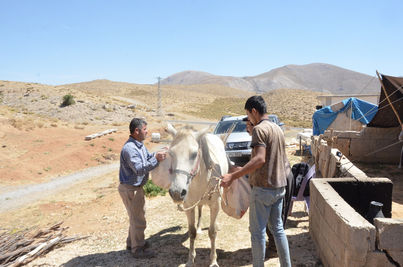 Malatya'da Bürücek Yaylası'nda Üreticiler Zor Durumda..! İmkansızlığa Rağmen Üretim Yapıyorlar...