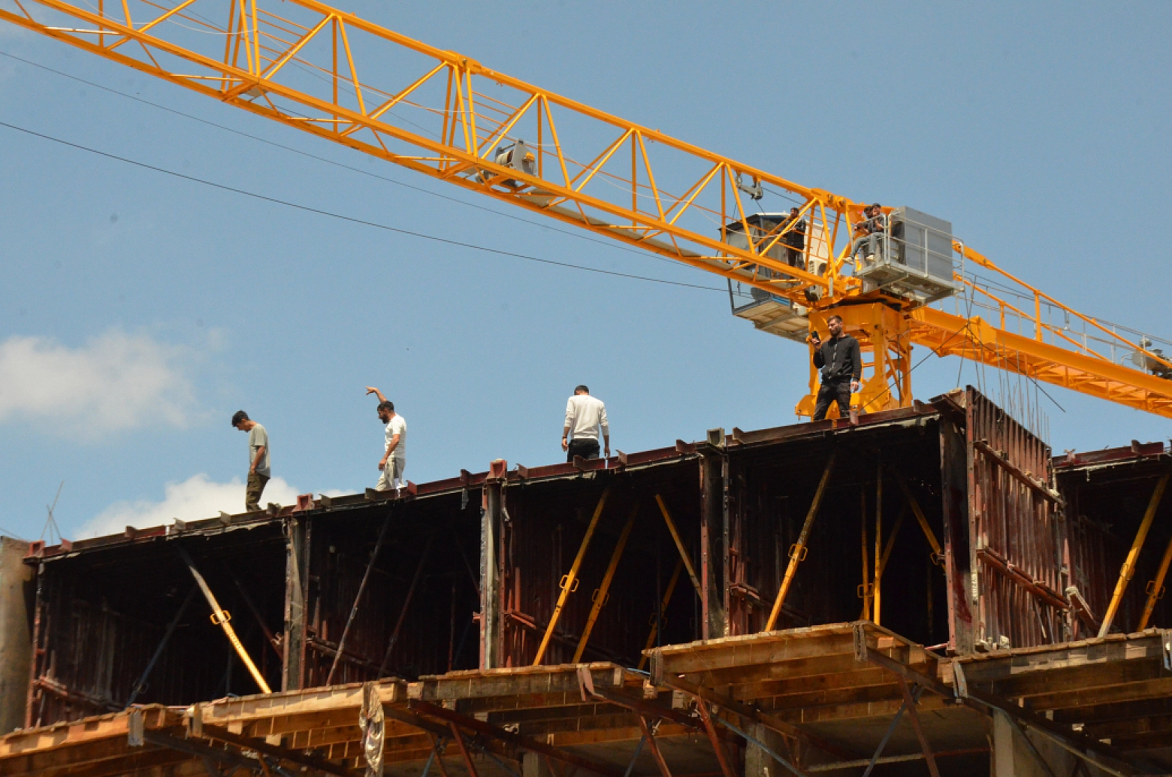 Malatya'da TOKİ  şantiyesinde vinçli eylem..! 4 Aydır paralarını alamadılar…