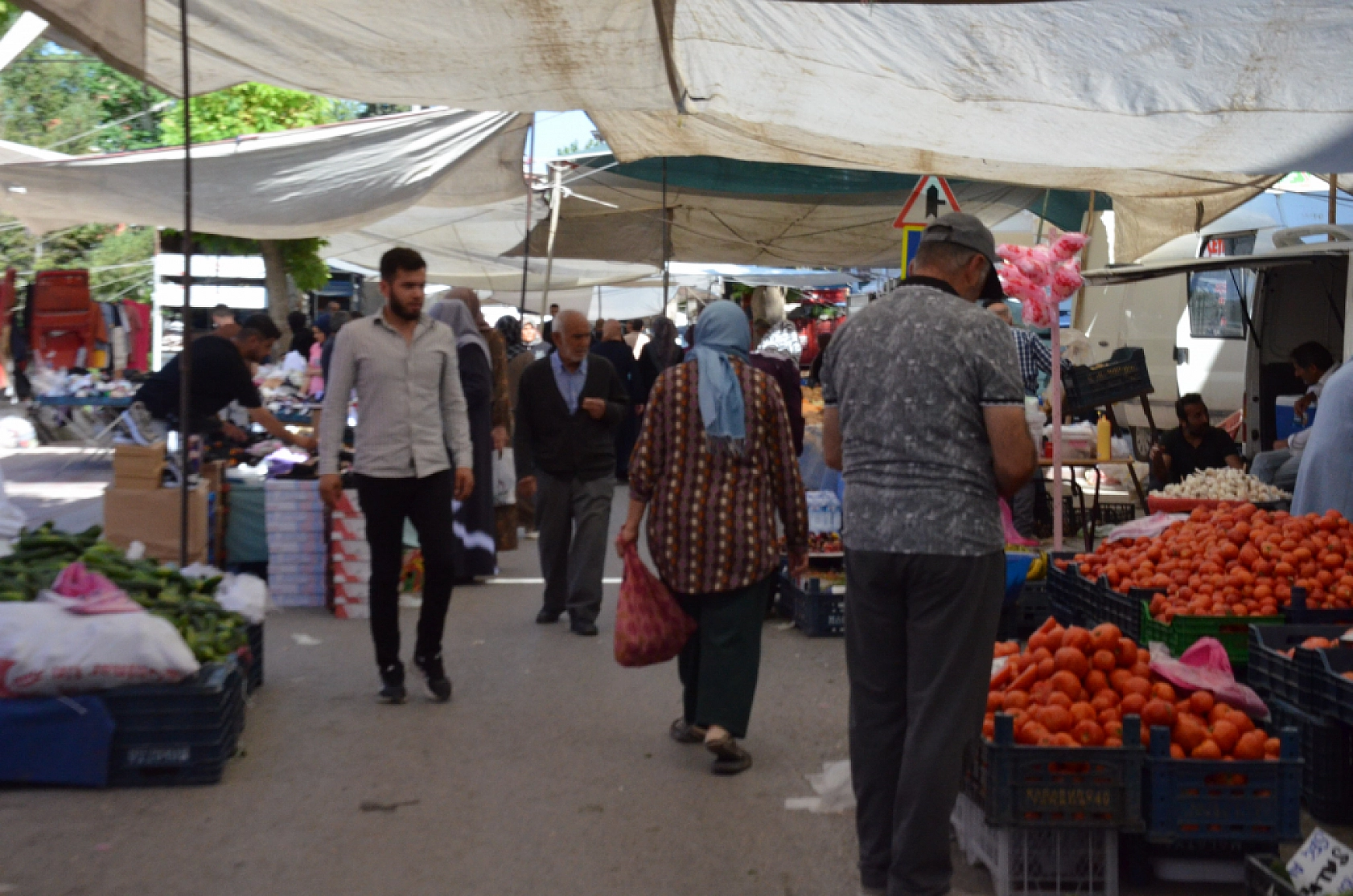 Malatya'da pazar tezgahları şenlendi: Fiyatlar düşmeye başladı