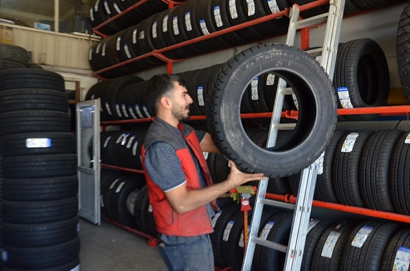 Malatya'da Zorunlu Kış Lastiği Başladı: Güncel Fiyatlar ve Lastik Değişim Ücretleri Açıklandı…