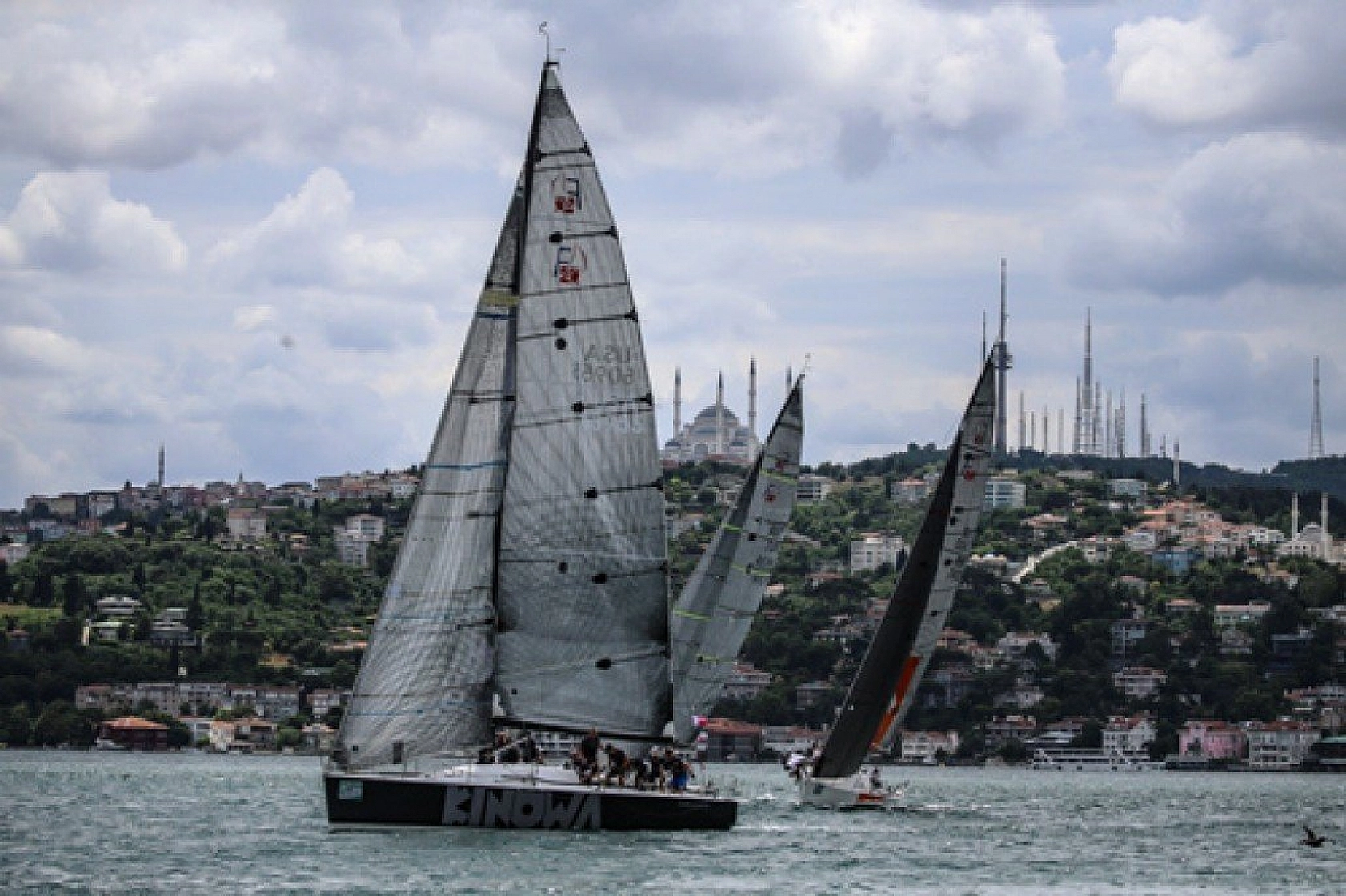 İstanbul Boğazı'nda yelken şöleni