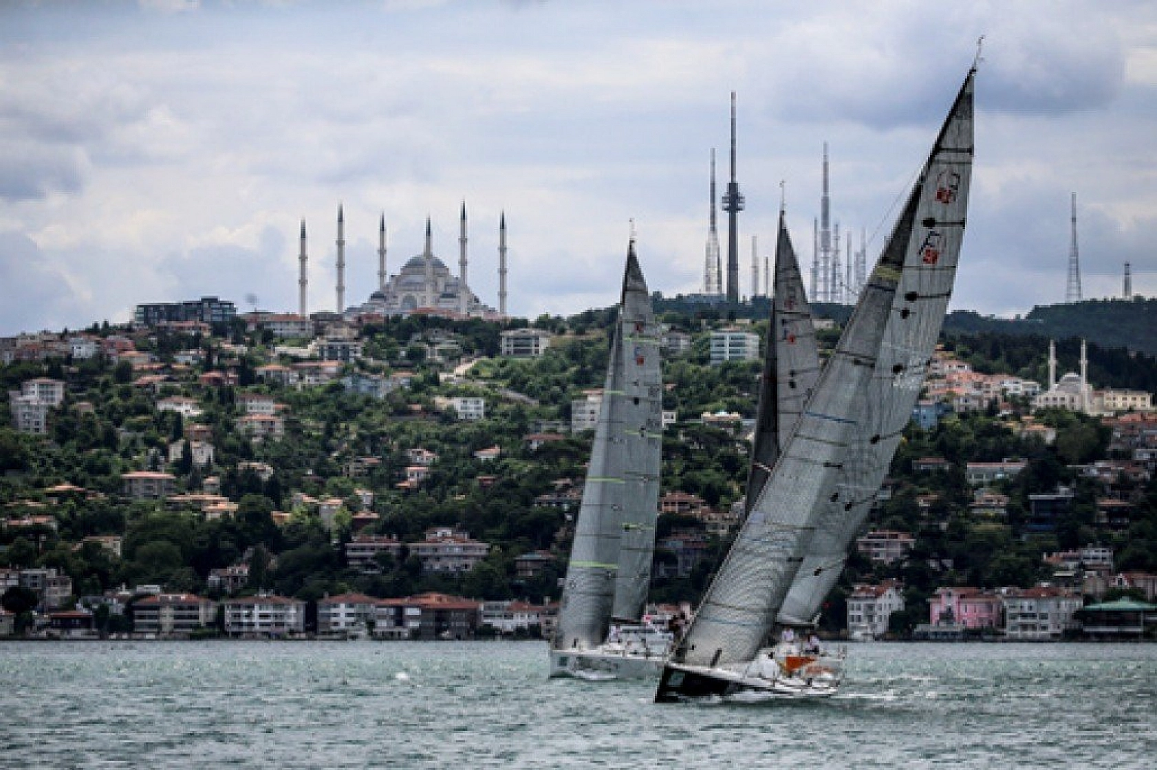 İstanbul Boğazı'nda yelken şöleni