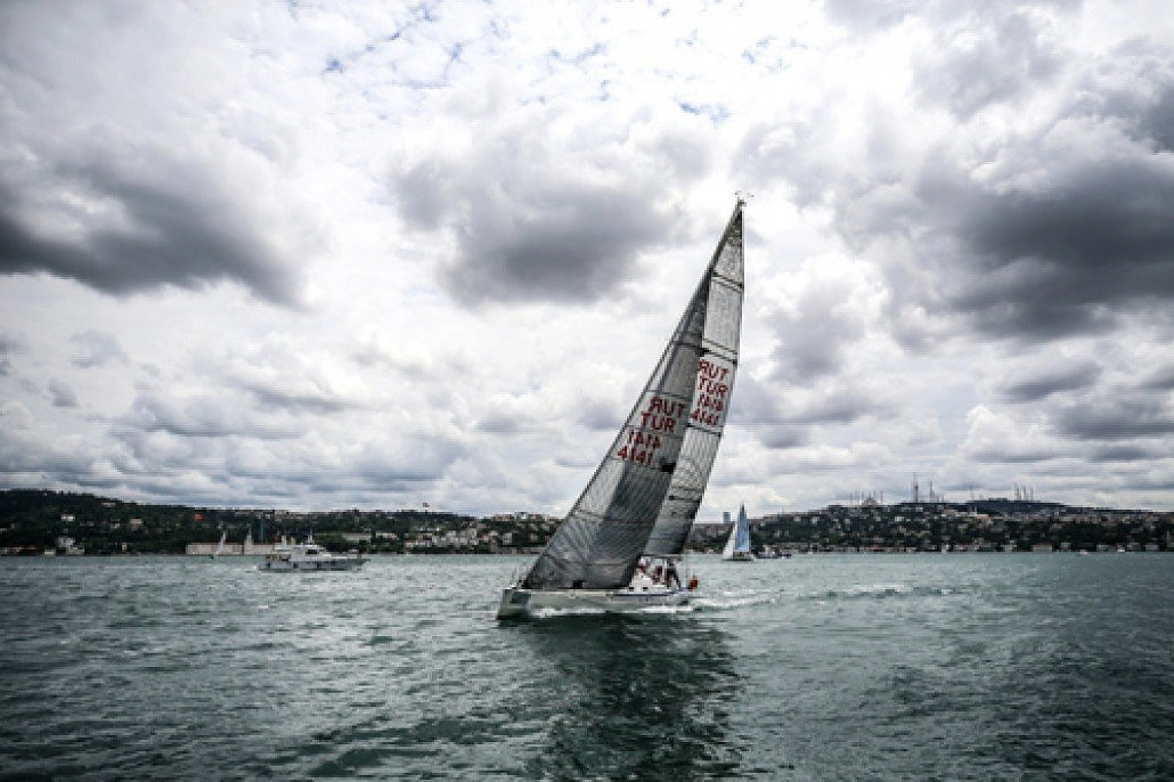 İstanbul Boğazı'nda yelken şöleni
