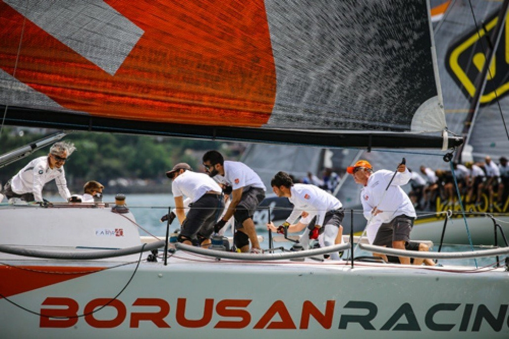 İstanbul Boğazı'nda yelken şöleni