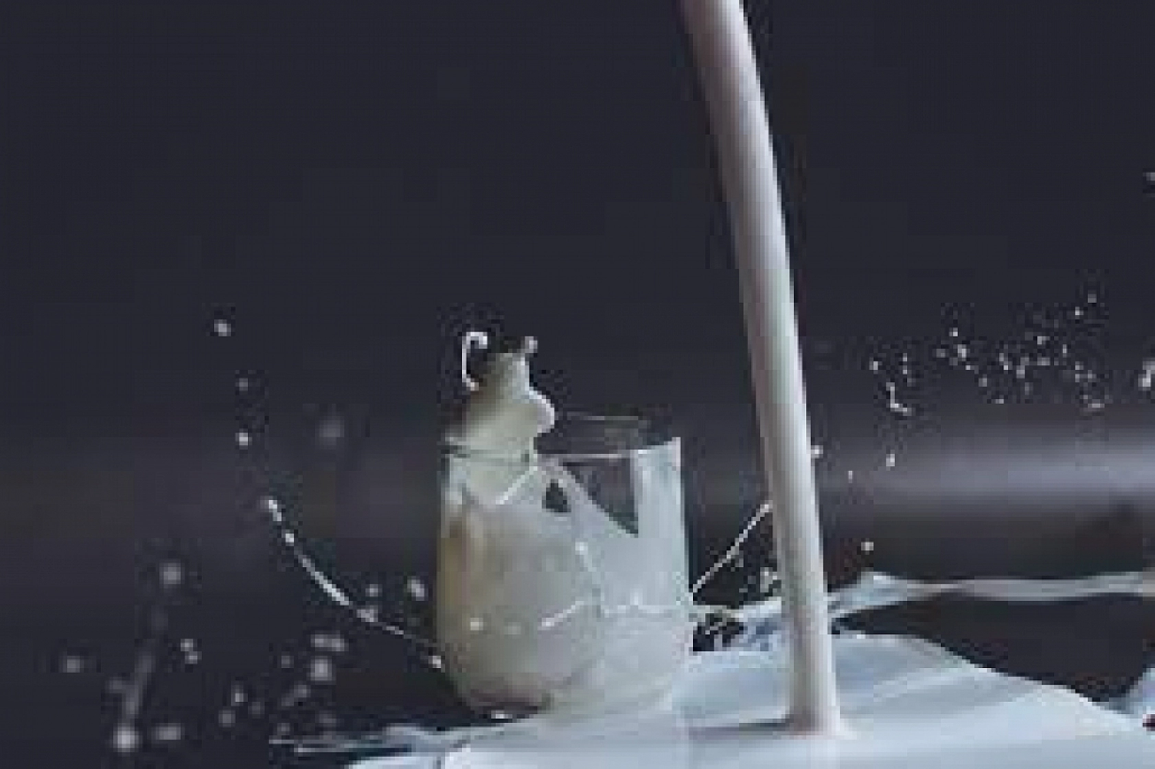 İnek yok, süt var: 'UnReal Milk' piyasada! Peki, gıda mühendisleri yapay süte sıcak bakıyor mu?