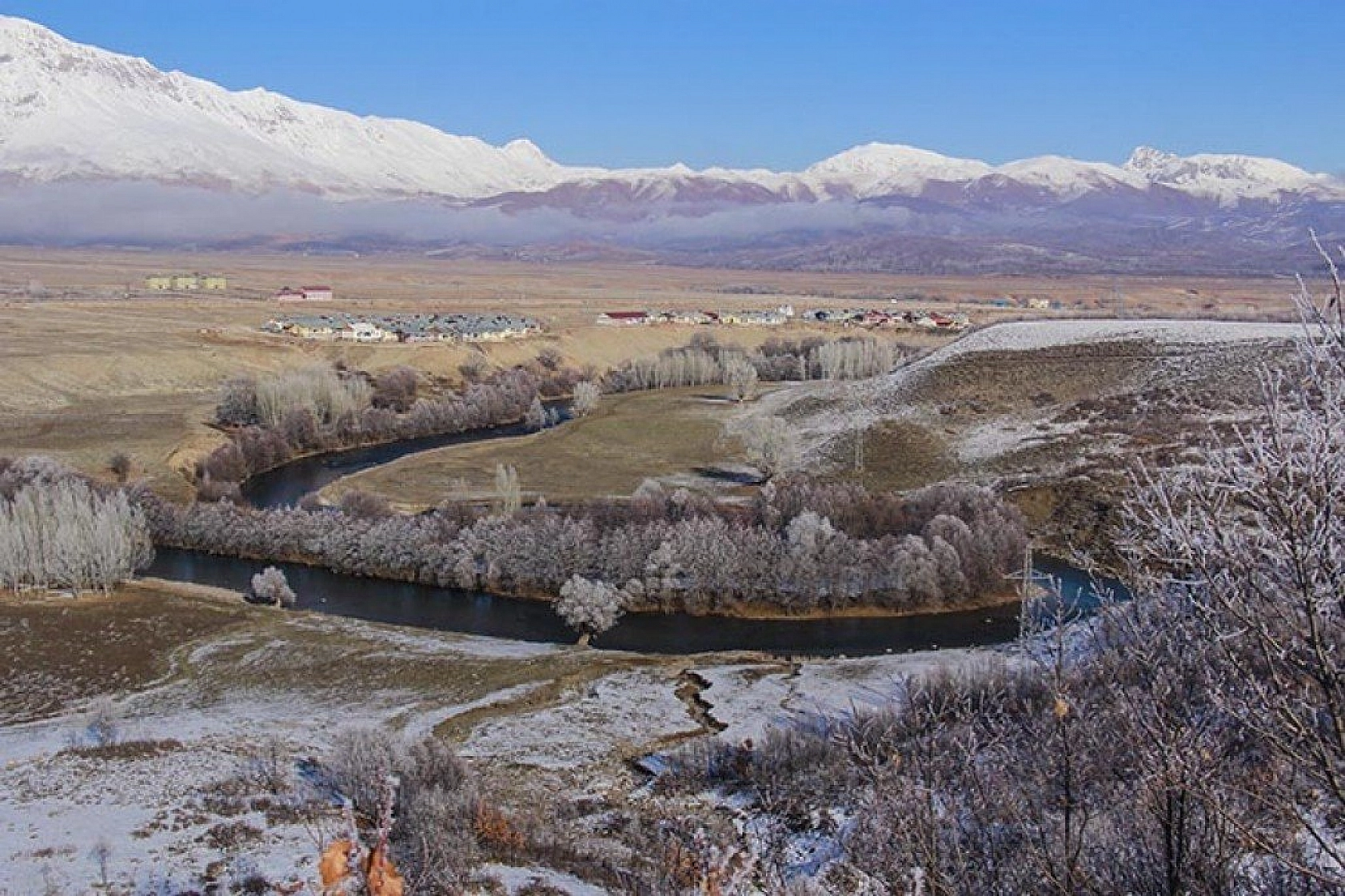 Tunceli'de kırağı kartpostallık görüntüler oluşturdu